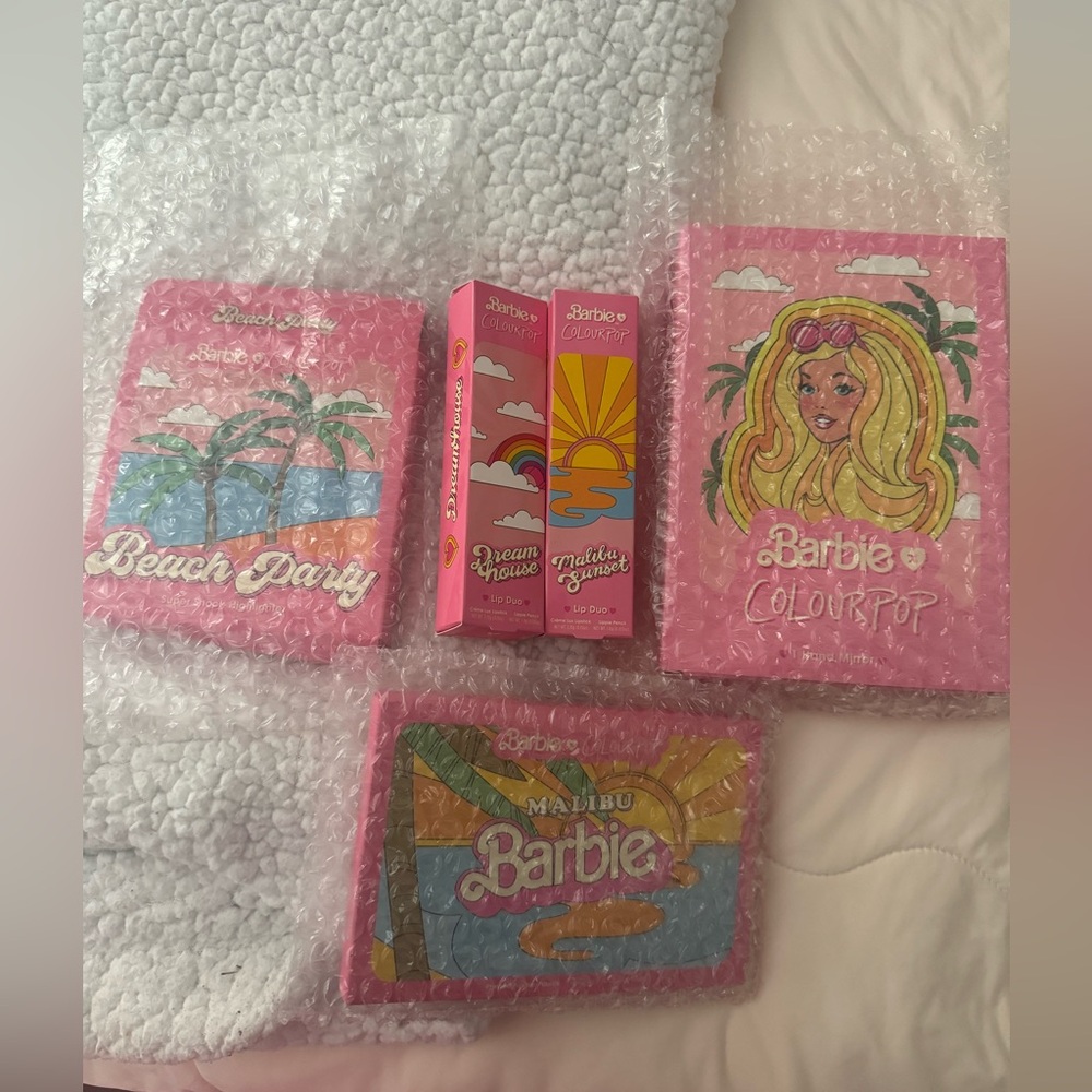 Barbie colour pop set new